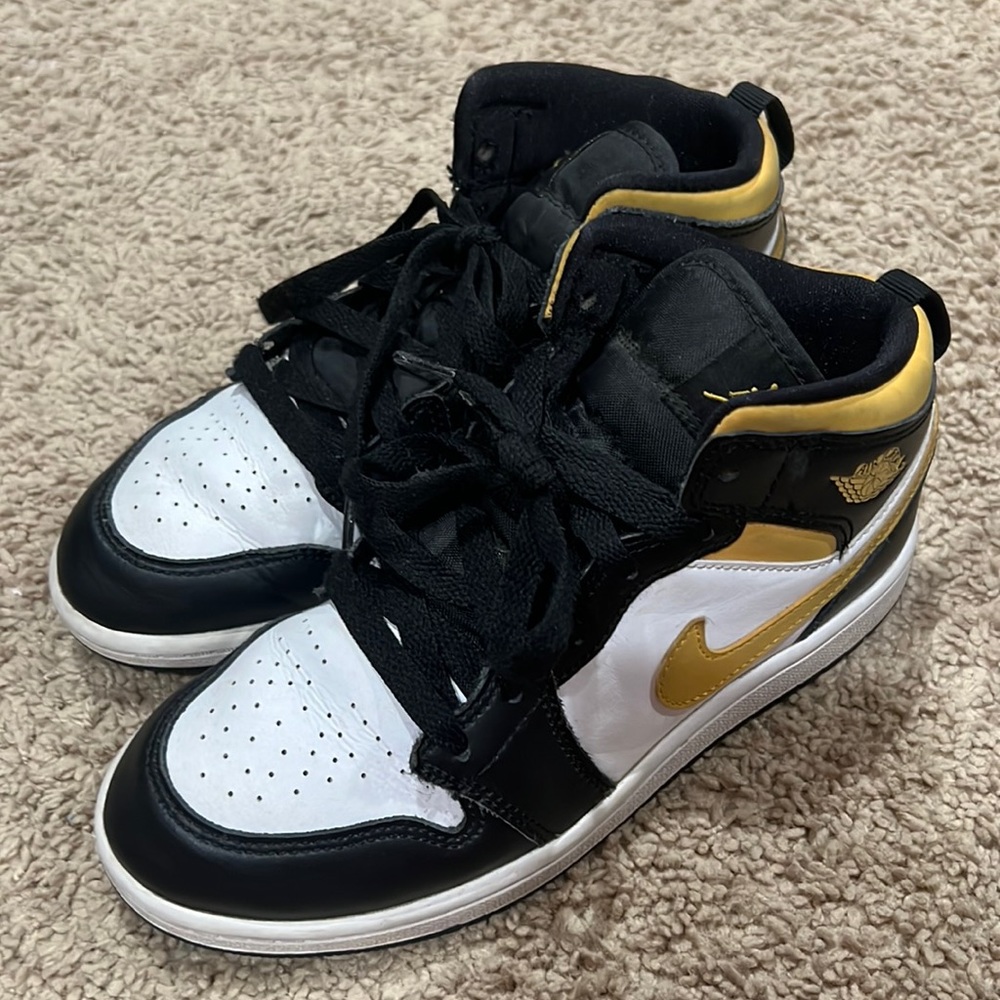 Air Jordan 1 Mid yellow/ black/ white  size 2